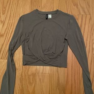 H&M long sleeve cropped crew neck top